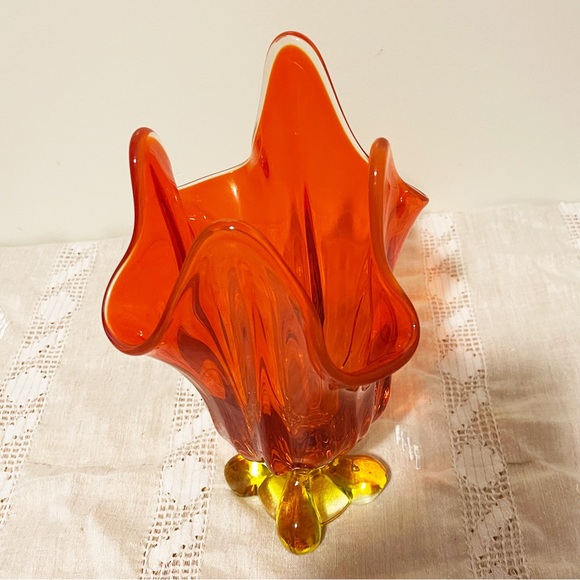 Vintage 1960s MCM | Viking Glass Epic Persimmon 4 Petal Vase - Picture 11 of 16